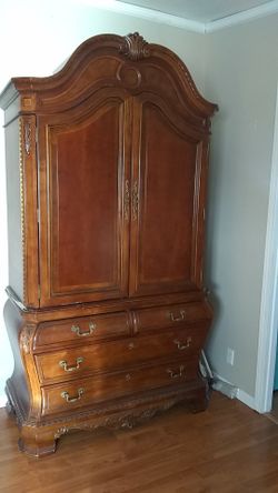 Armoire , Wood , two piezes