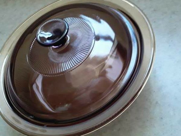 Vintage (Amber) Pyrex 1.5 qt. Casserole Dish with Original Lid