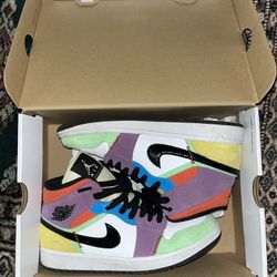 Woman’s Jordan 1 MID SE Multicolor