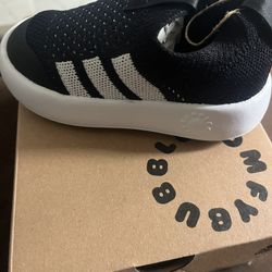 Adidas Toddler Size 9.5 New