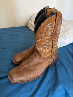 Boots size 9
