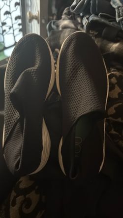YOU BY SKETCHERS SIZE 9