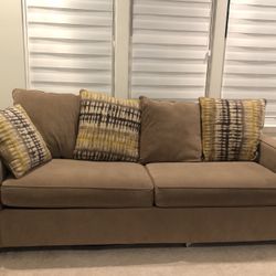 Couch In Perfect Condition 