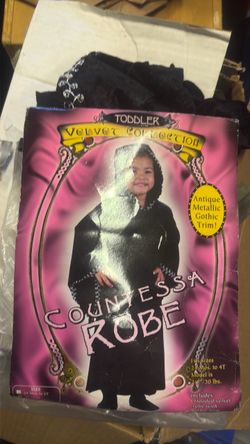 Halloween countess’s robe size 3t to 4t brand new