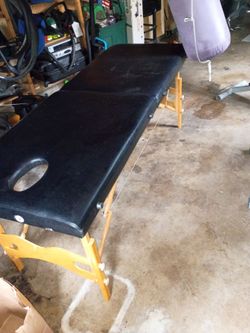 Collapsible massage table