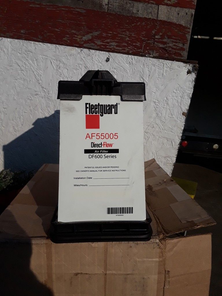 Fleetguard air filter AF55005