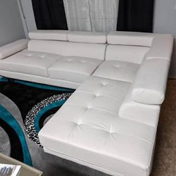 New Leather Sectional Couch / Free Deliveru