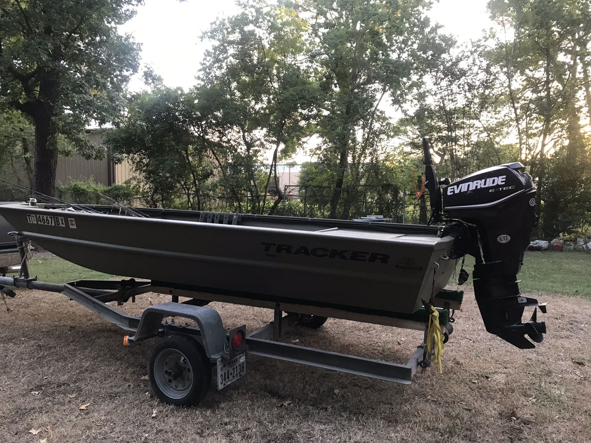 2013 -16 ft. Tracker boat, trailer and 2008 - 25 horse power Evinrude Motor