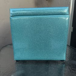 $15….Storage bin ottoman cube.  Lid has some stains otherwise in excellent condition.  Please pickup in the area of 36th Ave and Pinnacle peak within 