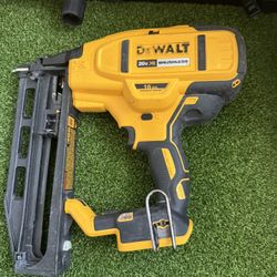 DeWALT 10C XE 16GA Finalmente Ah Nailer 