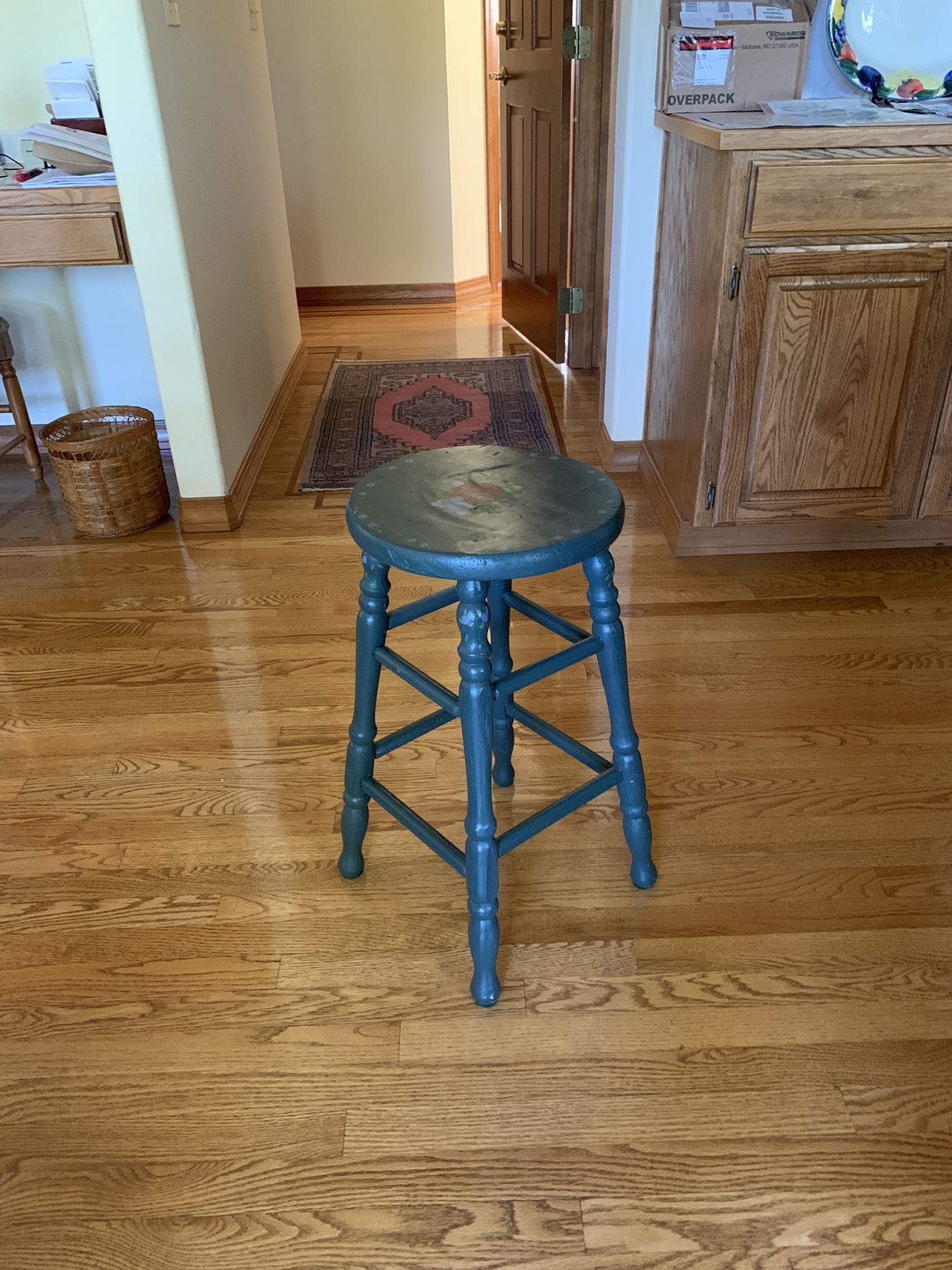 Stool. 2’ Tall
