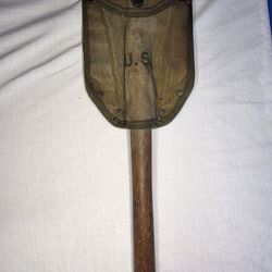 Vintage US Army World War II / Korean War Folding Shovel Entrenching Tool