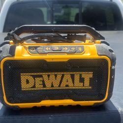 Dewalt Bluetooth Speaker Whit Power Chord 