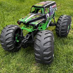 MONSTER JAM GRAVE DIGGER REMOTE CONTROL