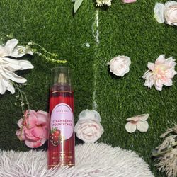 Bath & Body Works Strawberry Pound Cake Fragrance Mist 8 fl oz Strawberry Women