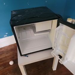 Compact Mini Fridge 