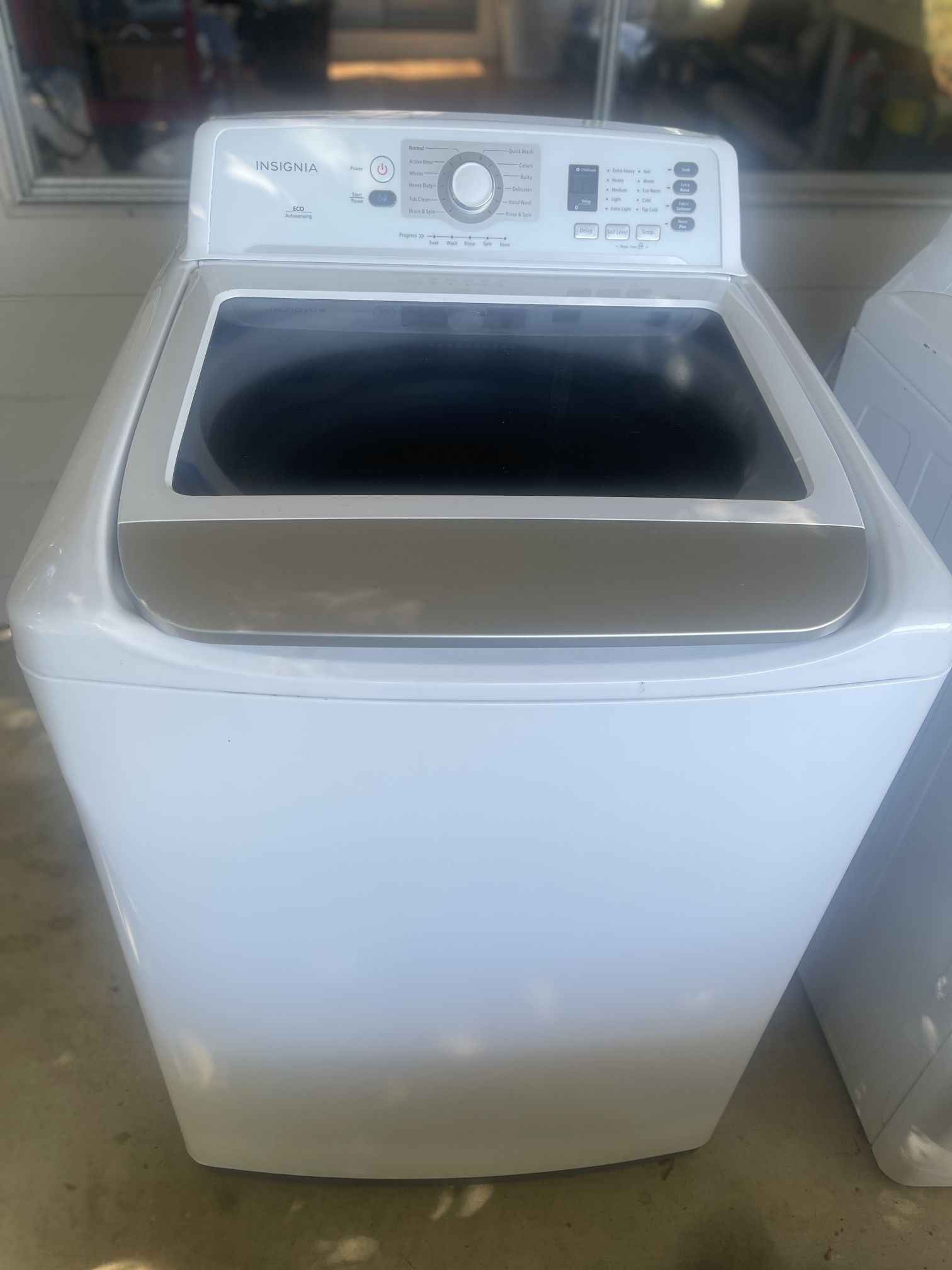 Insignia Withe washer And Dryer 