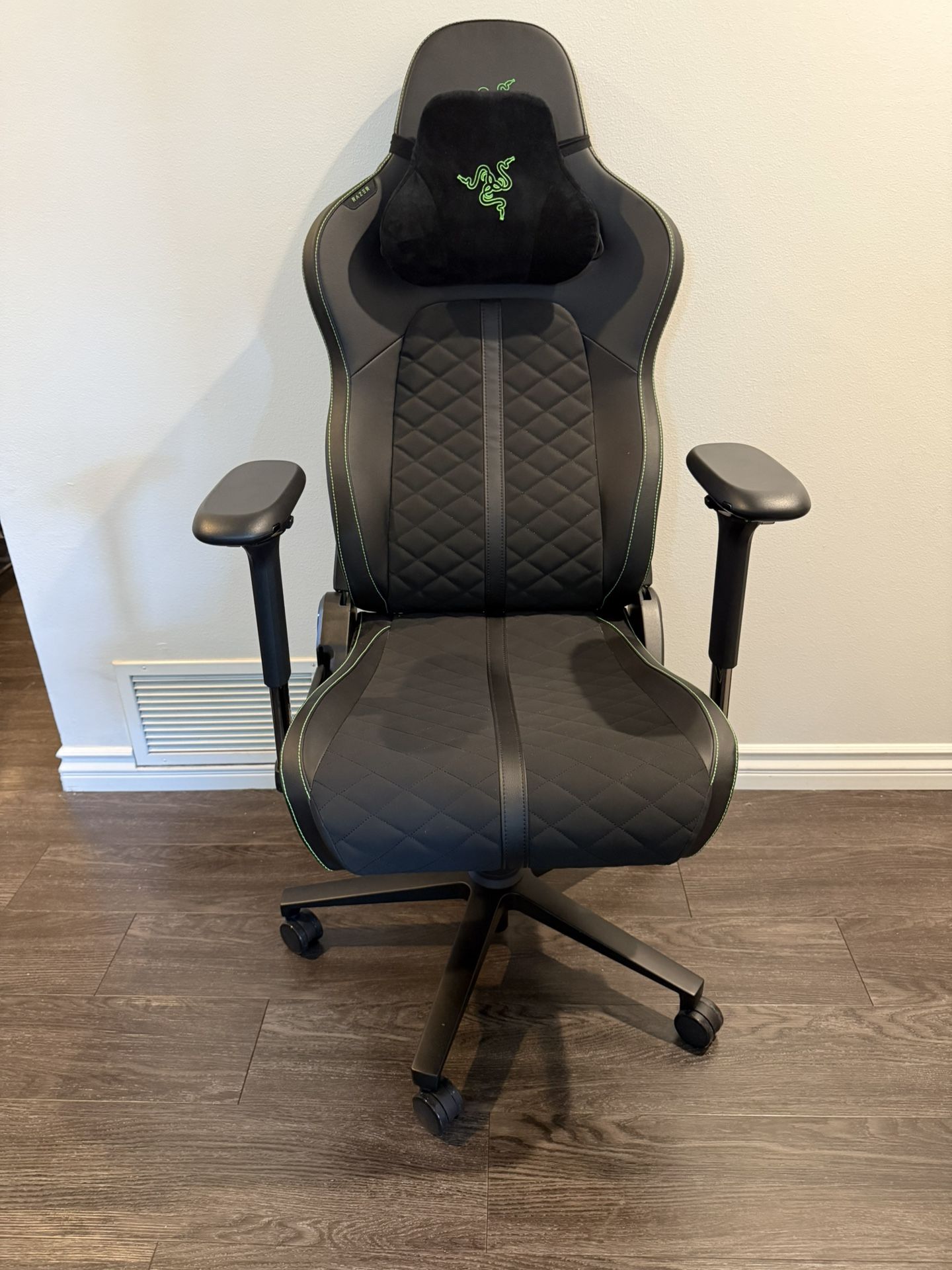 Razer Gaming Chair Enki - Black / Green