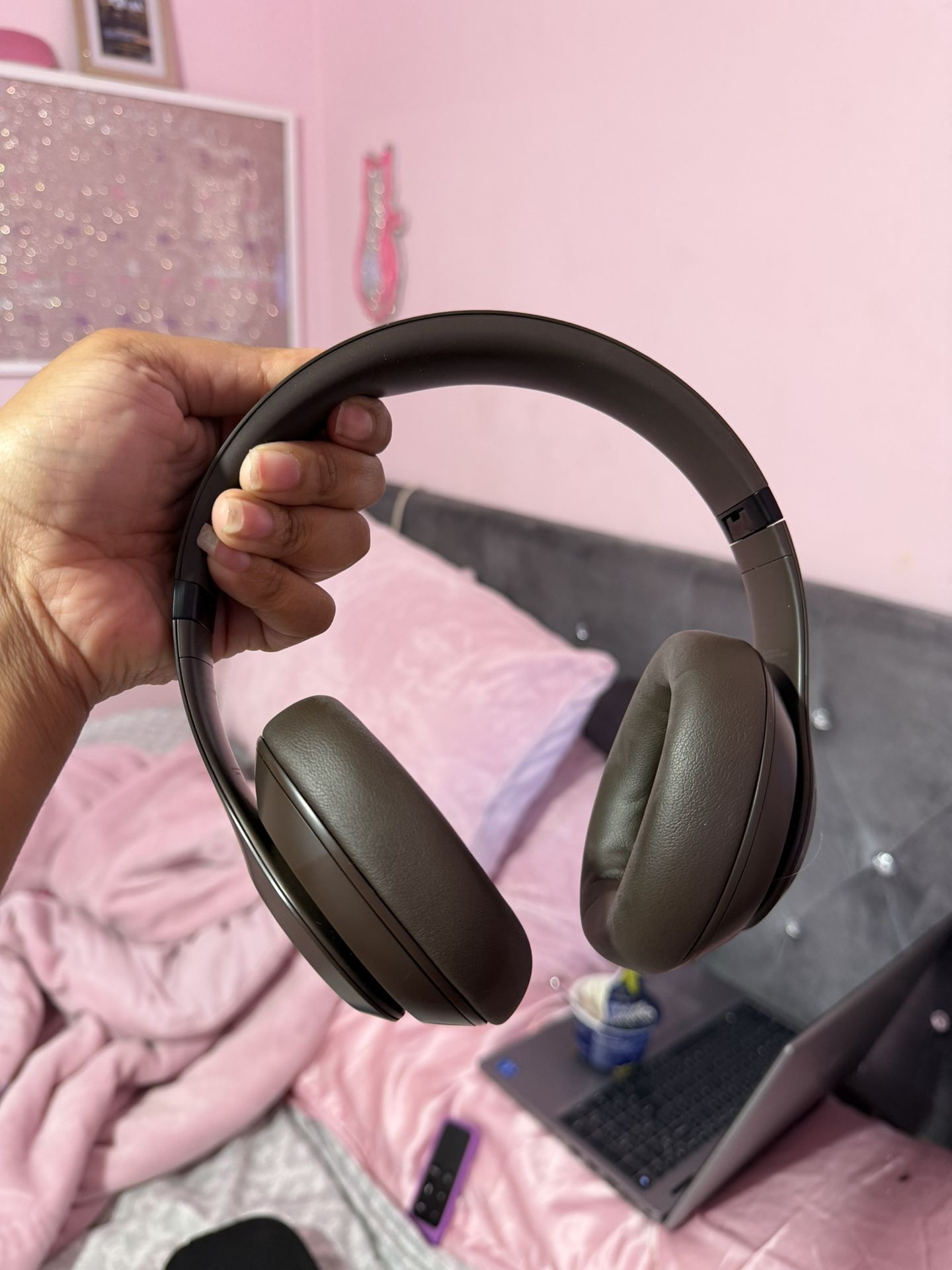 BEATS over Ear Headseats