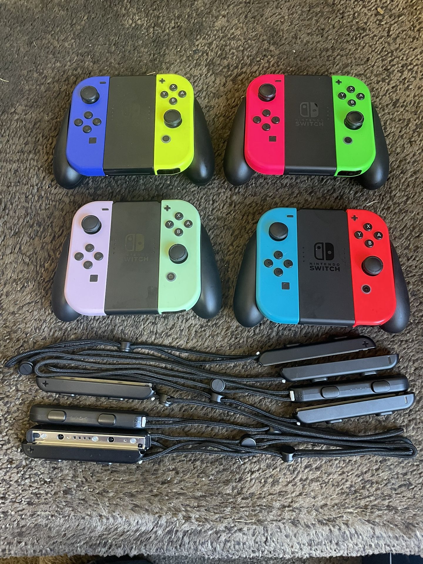 Nintendo Switch Joy-Cons + Straps + Grip