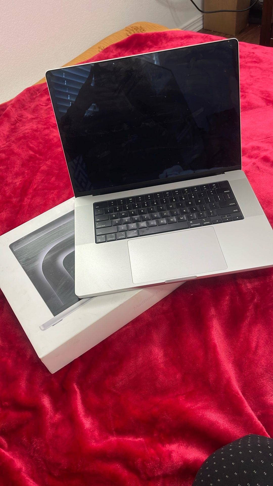 MacBook Pro (2023) 16-inch - Apple M3 Pro 12-core and 18-core GPU - 36GB RAM - SSD 512GB