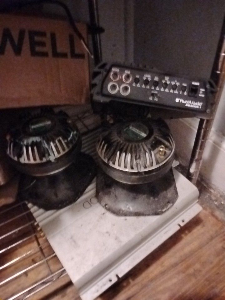 Few Diff Car Radios  amp. Speakers, And Box..Make Ann Offer !! No Low Balls