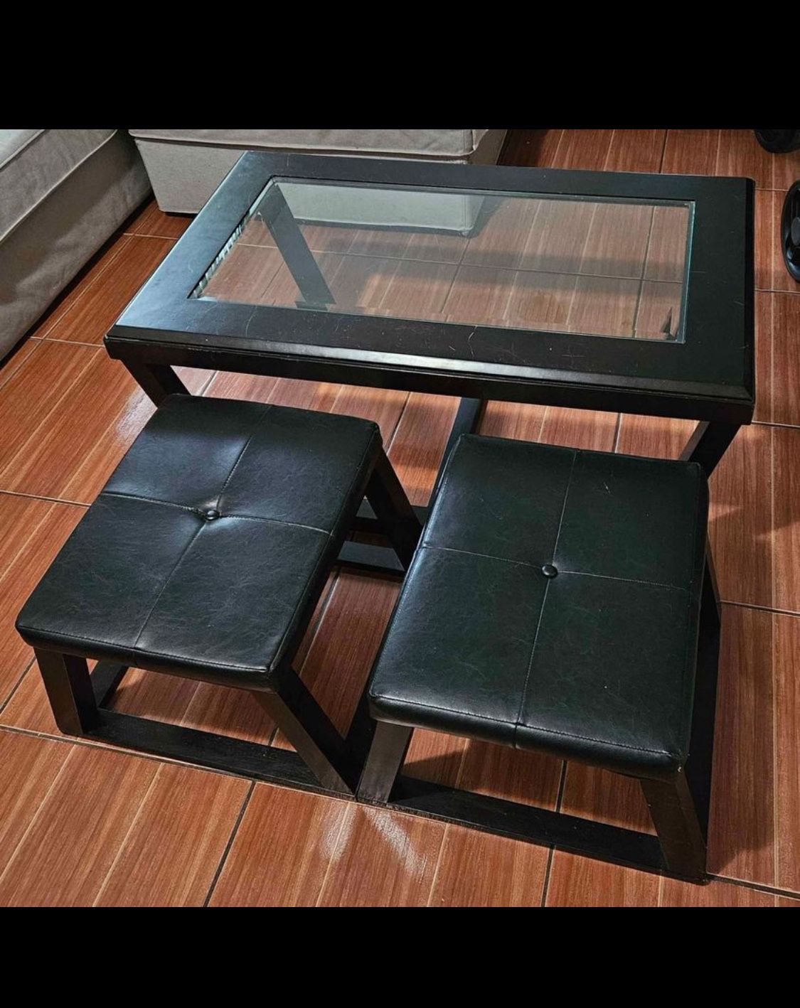 COFFEE TABLE WITH STOOLS 