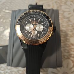 BRAND NEW INVICTA MEN'S WATCH WITH ADJUSTABLE BAND