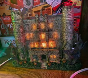 Hawthorne Village, “Americas Most Haunted” 4pc. Set Villageuu Collection (lights up)