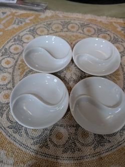Porcelain ying/yang dipping bowls