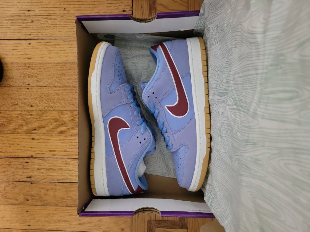 Nike SB Dunk Low Phillies Bubble Gum Pack for Sale in San Diego, CA -  OfferUp