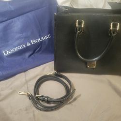 LIKE NEW DOONEY AND BOURKE PURSE 