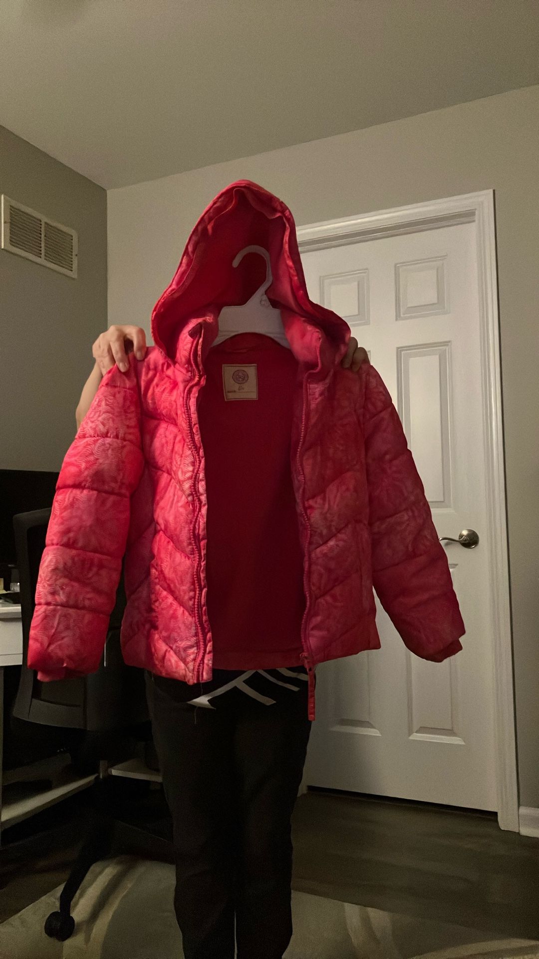 The Color Is Pink And The Size Is 4’1