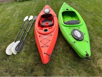 2 Kayaks 3 paddles