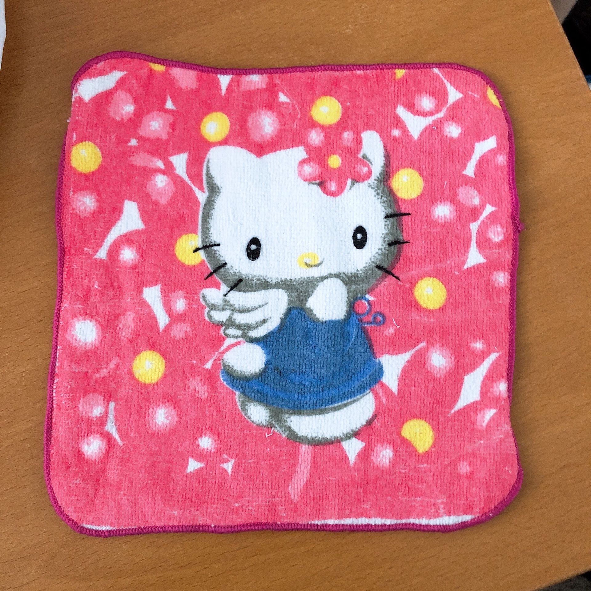 Hello kitty 8” hand towel