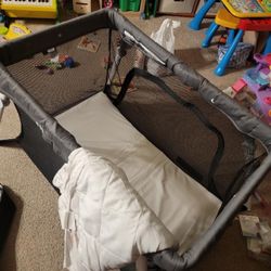 Guava Lotus Travel Crib