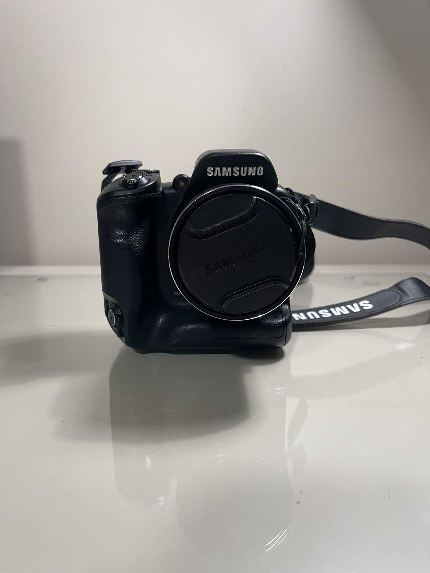 Samsung WB2200F Camera: Black