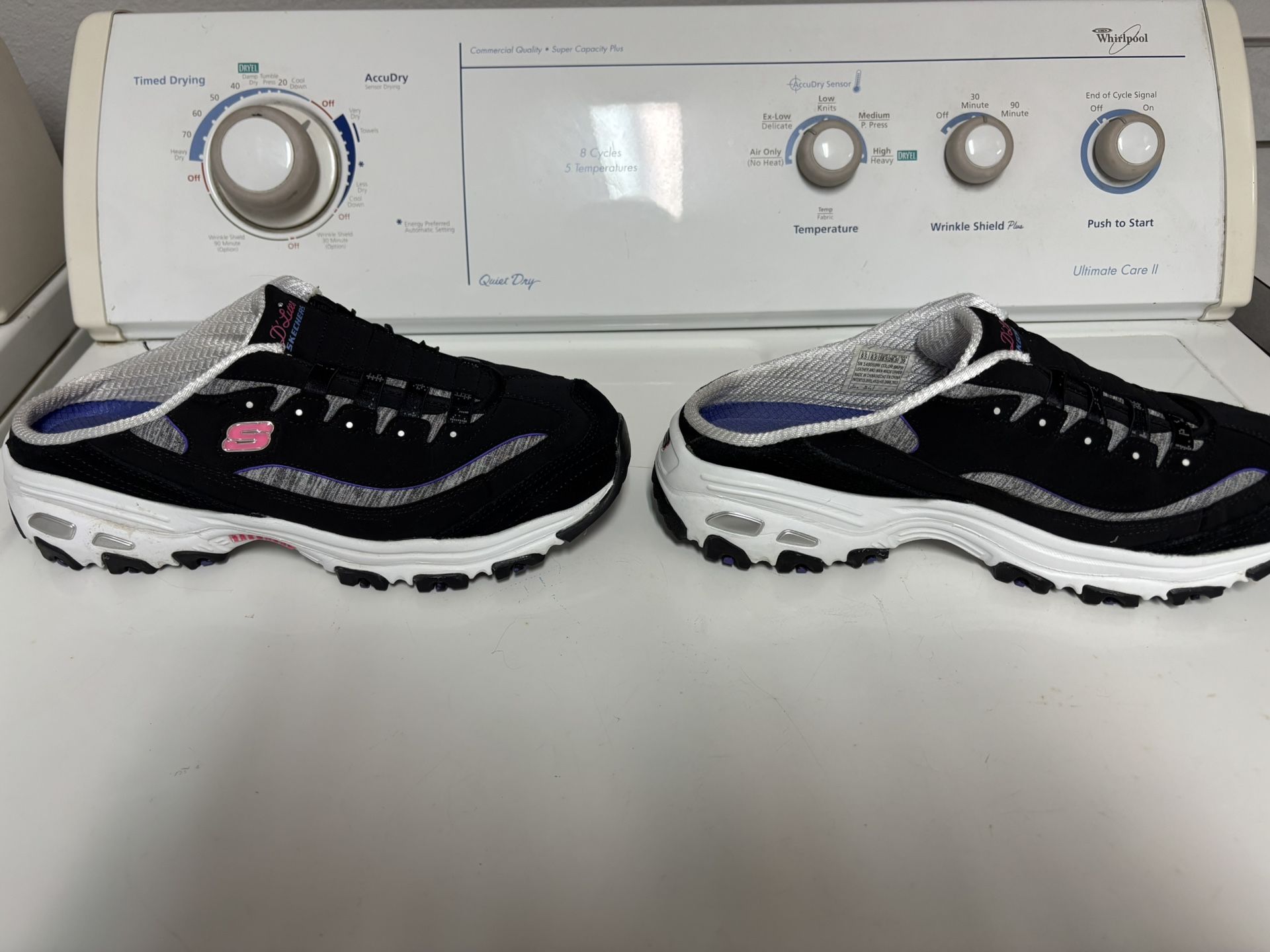 Almost NEW LADIES SKECHERS Size 9.5 SNEAKERS