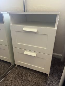 2 Nightstands - white