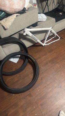 White oil frame with chain and tires throne parts