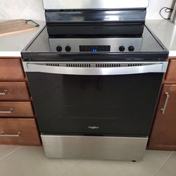 Whirlpool WFES3030RS 30-in Glass Top 4 Burners 5.3-cu ft Freestanding Electric Range (Stainless Steel) like new 1 year old