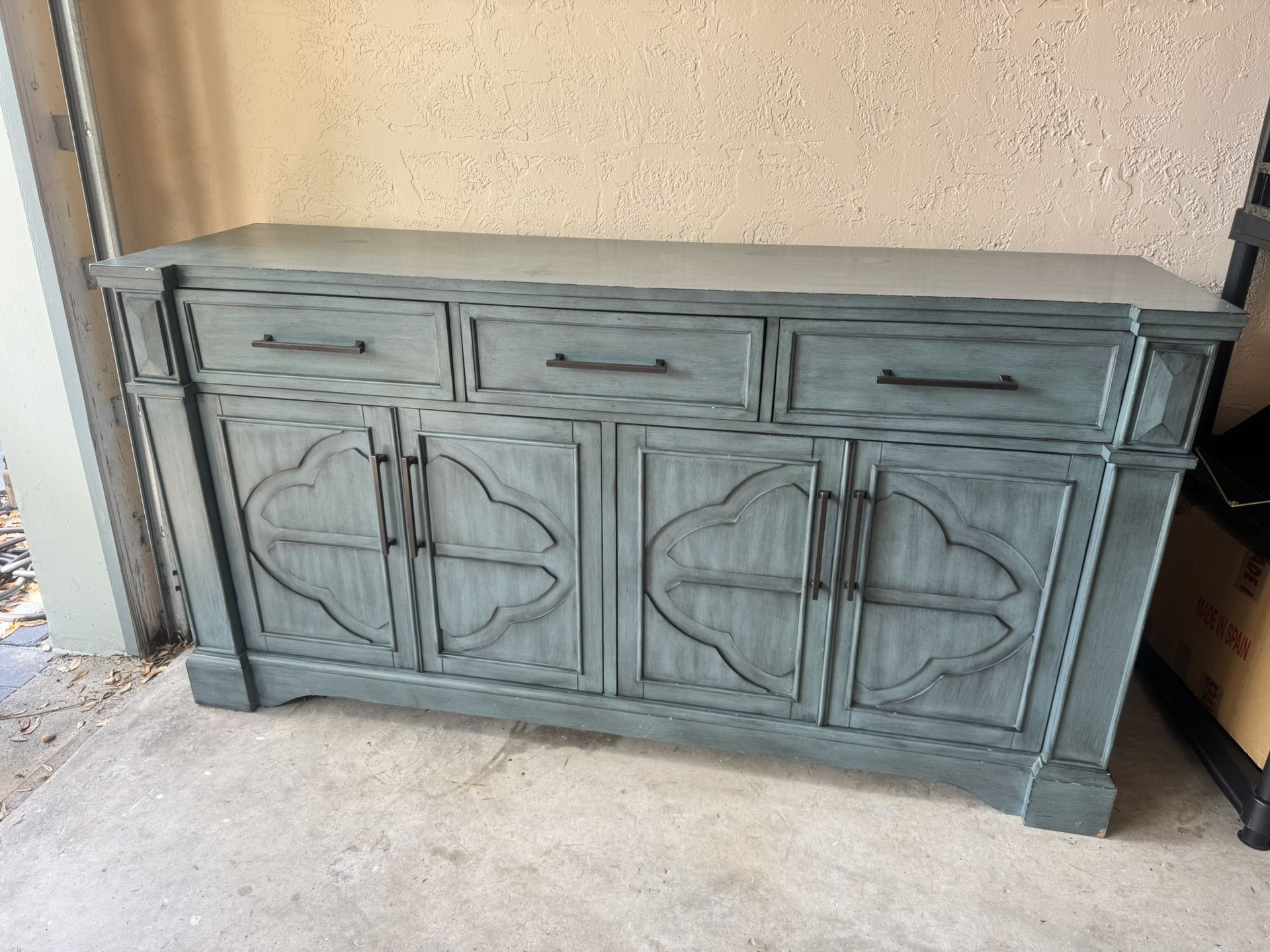 $200 Solid & Sturdy dresser Or Entry Way Table