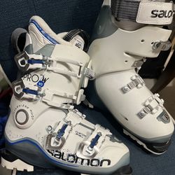 Women’s Salomon Ski Boots 24.5mm