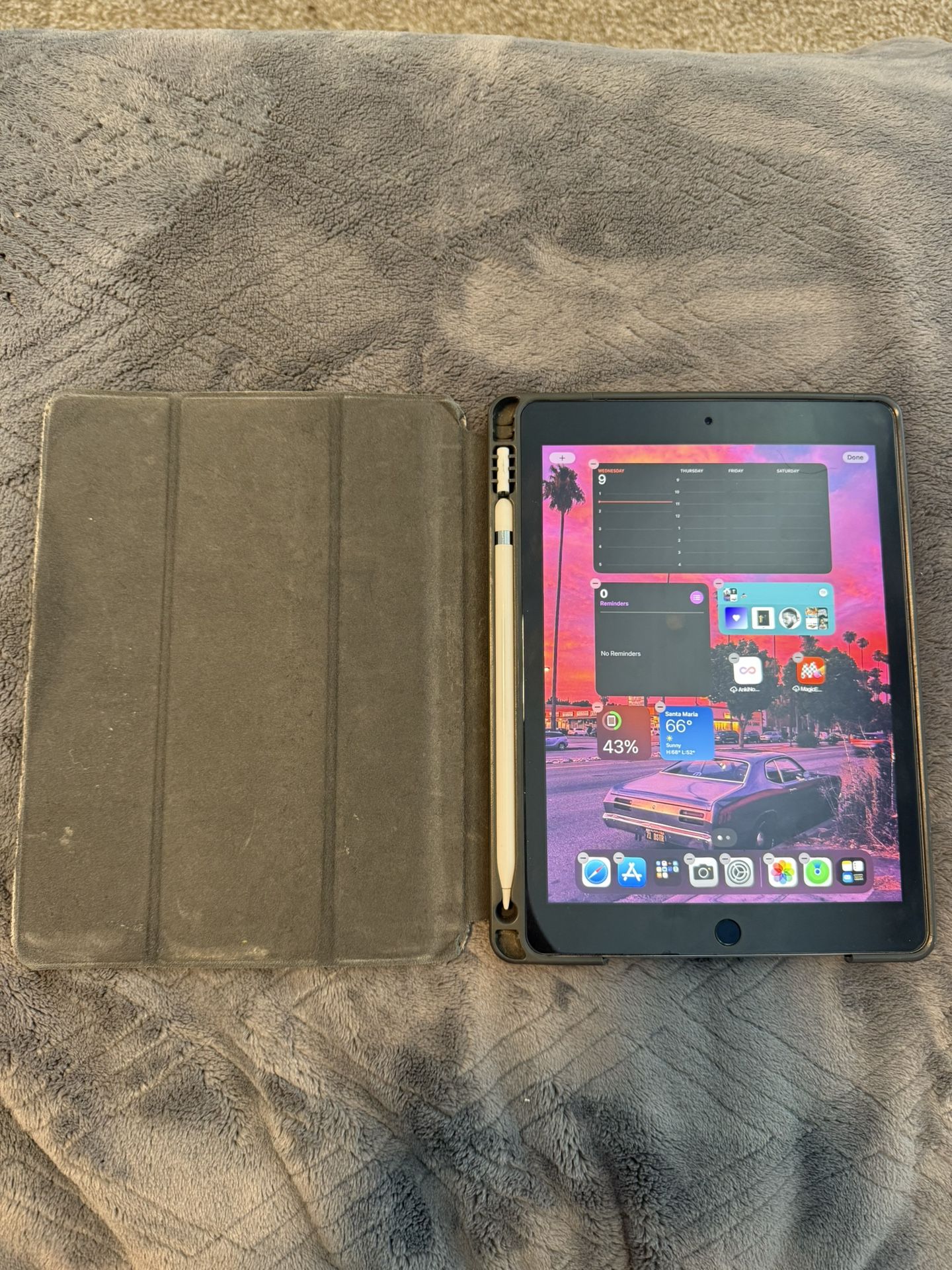 iPad Pro 1st Gen 32 GB With Apple Pencil