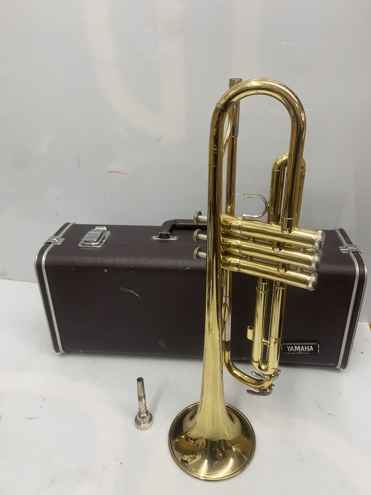 Yamaha YTR 2320 STUDENT / BEGINNER Trumpet w/ Mouthpiece & Hard Case
