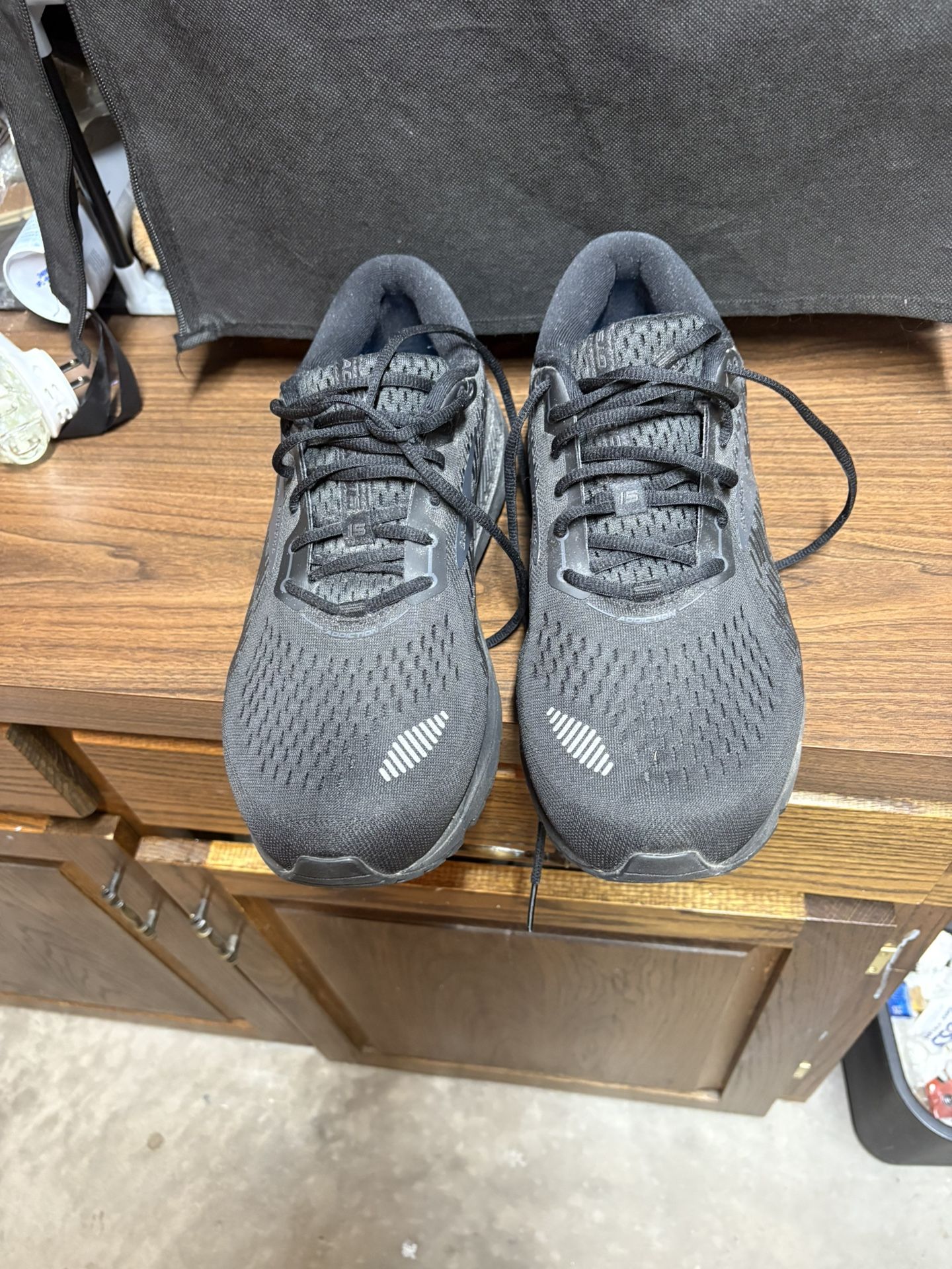 Brooks Tennis Shoes  Men’s Size 11