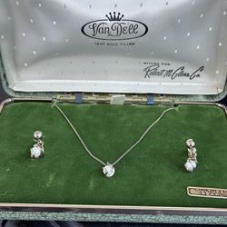 Van Dell Cultered Pearl Set
