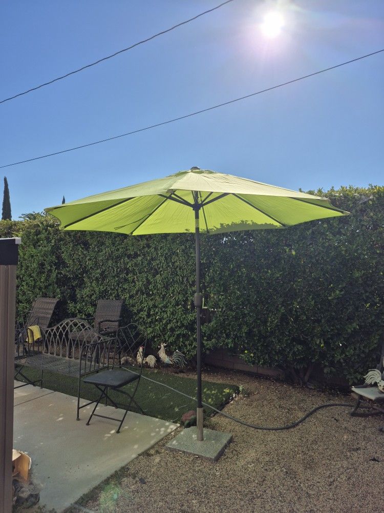 9" FT Market Umbrella Patio Color: Green Base Not Included