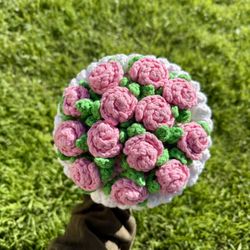 Whole crocheted pink roses bouquet 7 inches x 5 inches