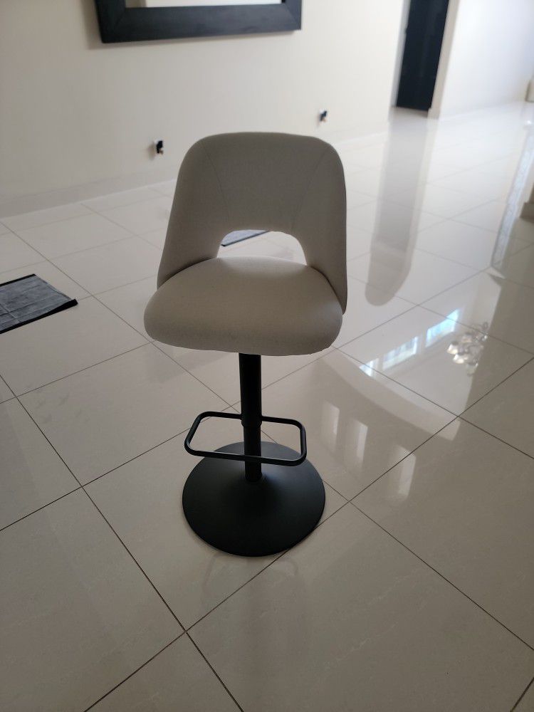 4 Stools Chairs